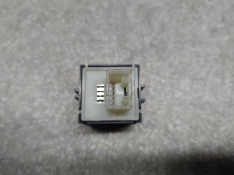 Кнопка центрального замка передняя правая CAMRY 70 17- 2019 2.5 A25AFKS