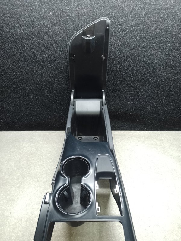 Подлокотник CAMRY 70 17- 2019 2.5 A25AFKS