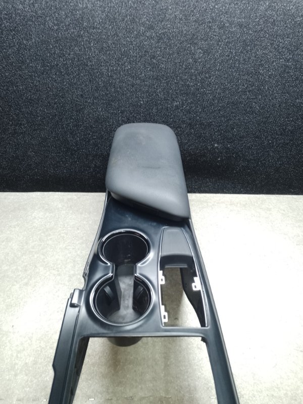 Подлокотник CAMRY 70 17- 2019 2.5 A25AFKS