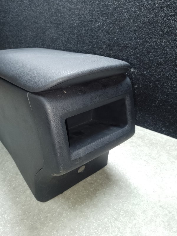 Подлокотник CAMRY 70 17- 2019 2.5 A25AFKS