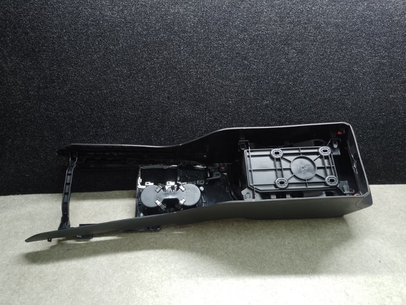 Подлокотник CAMRY 70 17- 2019 2.5 A25AFKS