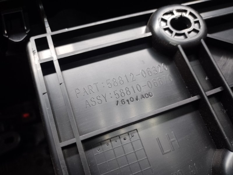 Подлокотник CAMRY 70 17- 2019 2.5 A25AFKS