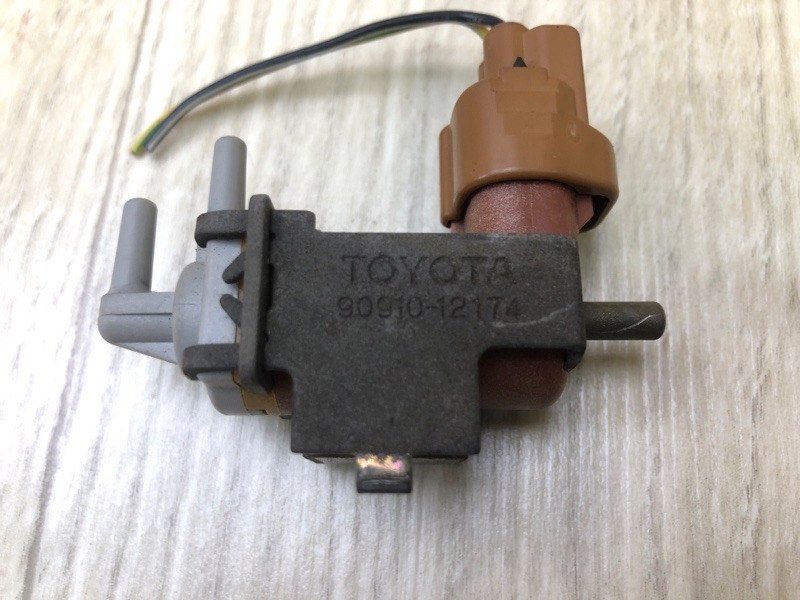 Клапан электромагнитный (вакуумный) CAMRY 30 02-06 2002 3.0 1MZFE
