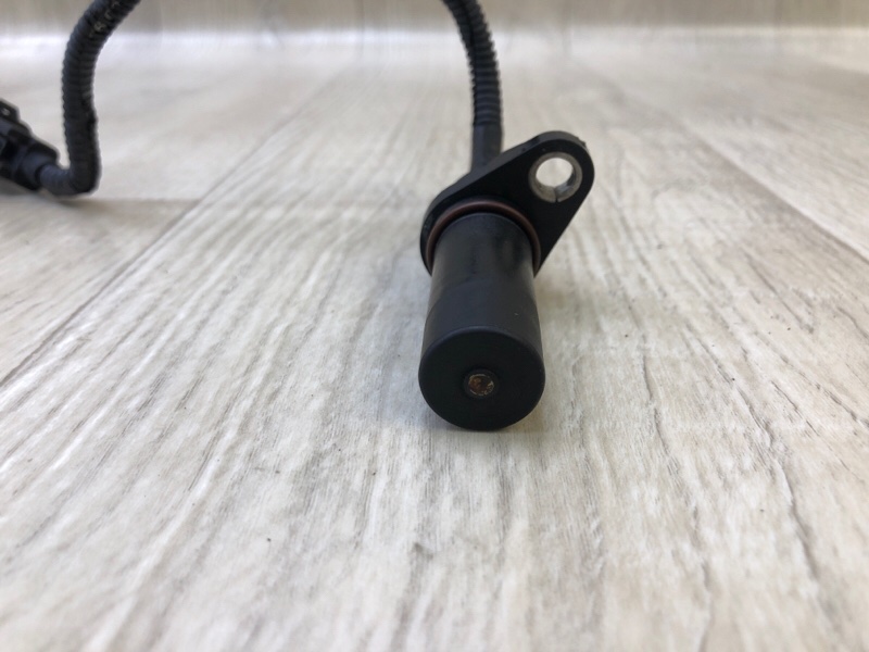 Датчик положения коленвала KIA RIO UB 2011-2017 1.6 G4FD Датчик положения коленвала KIA RIO UB 2011-2017 1.6 G4FD