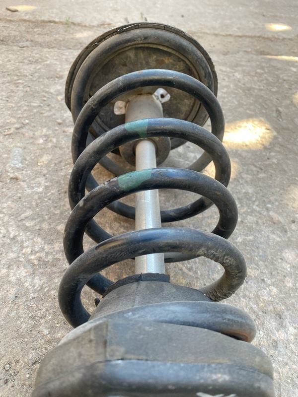 Амортизатор задний правый LEXUS RX300 98-03 3.0 1MZFE