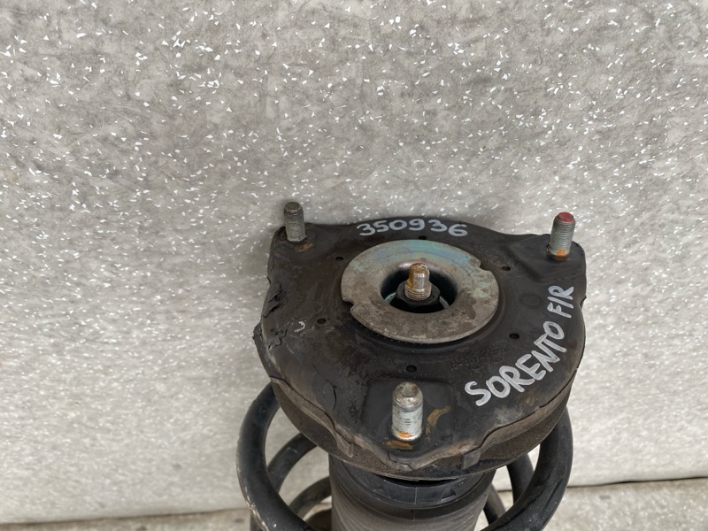 Амортизатор передний правый SORENTO UM 14- 2015 2.4 G4KJ