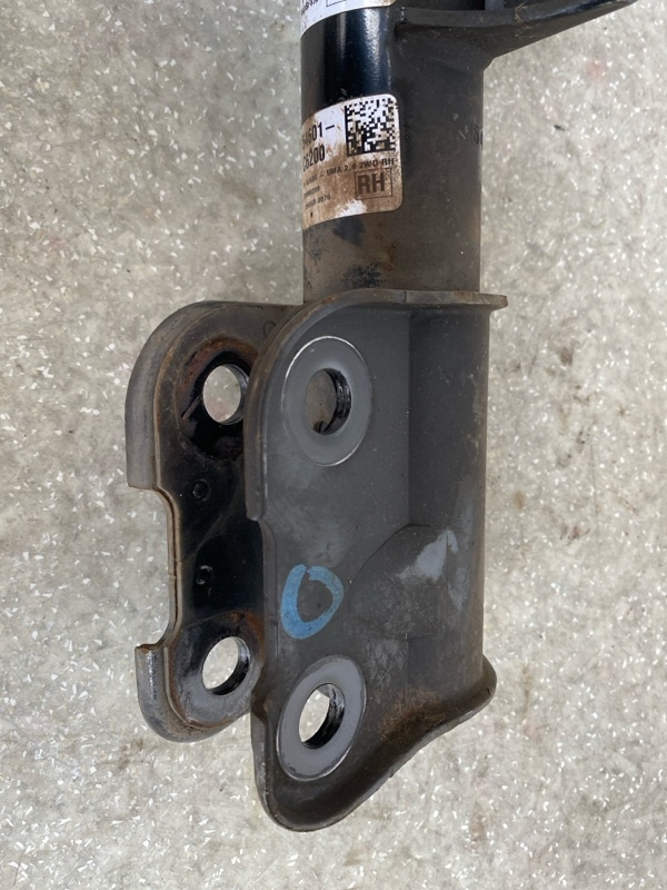 Амортизатор передний правый SORENTO UM 14- 2015 2.4 G4KJ