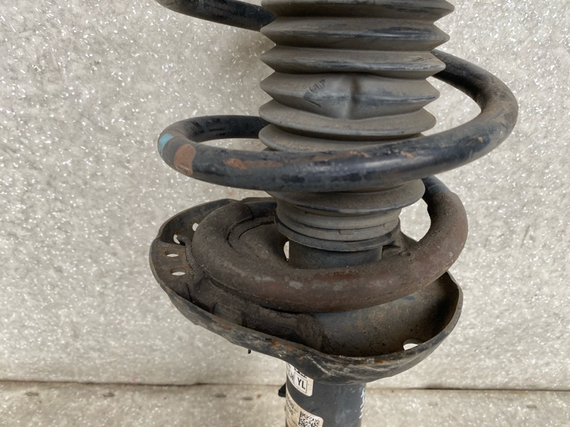 Амортизатор передний левый KIA SORENTO UM 14- 2.4 G4KJ