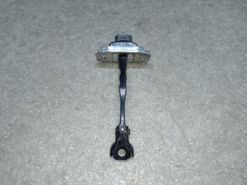 Ограничитель двери передний TOYOTA CAMRY 55 14-17 2014 2.5 2ARFE 68610-06091 Б/У