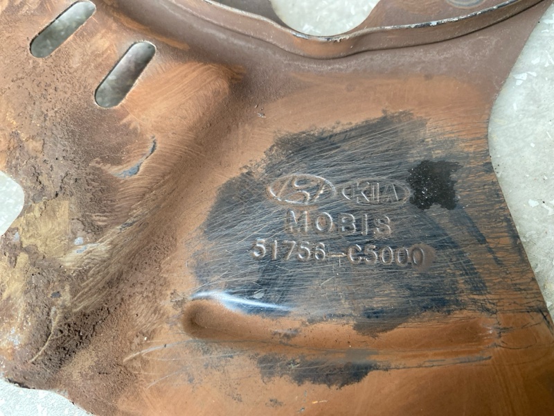 Защита тормозного диска передняя правая KIA SORENTO UM 14- 2.4 G4KJ