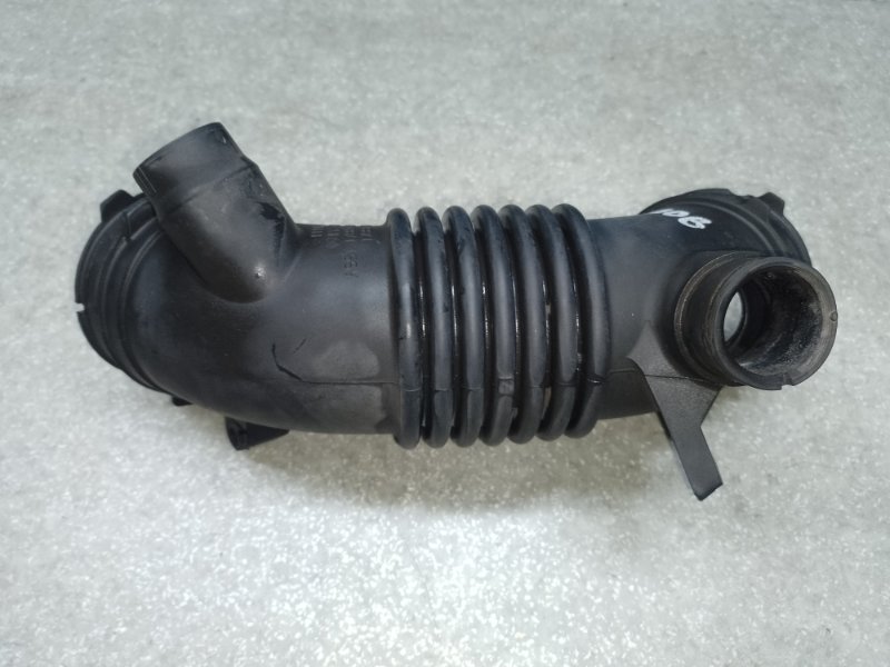 Патрубок воздушного фильтра TOYOTA CAMRY 55 14-17 2014 2.5 2ARFE 17881-0V070 Б/У