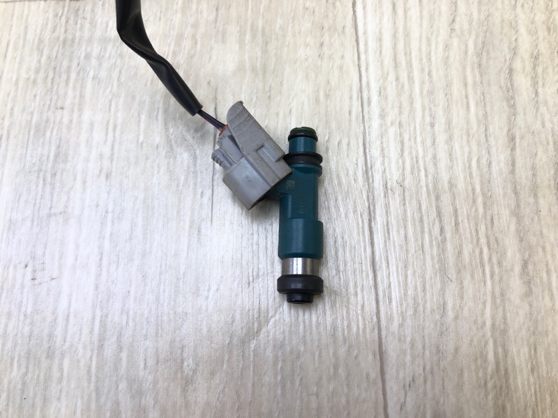 Форсунка топливная SUZUKI SX4 06-13 2009 J20A 15710-65J00 Б/У