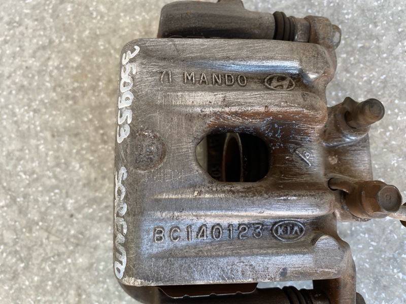 Суппорт тормозной задний левый SORENTO UM 14- 2015 2.4 G4KJ