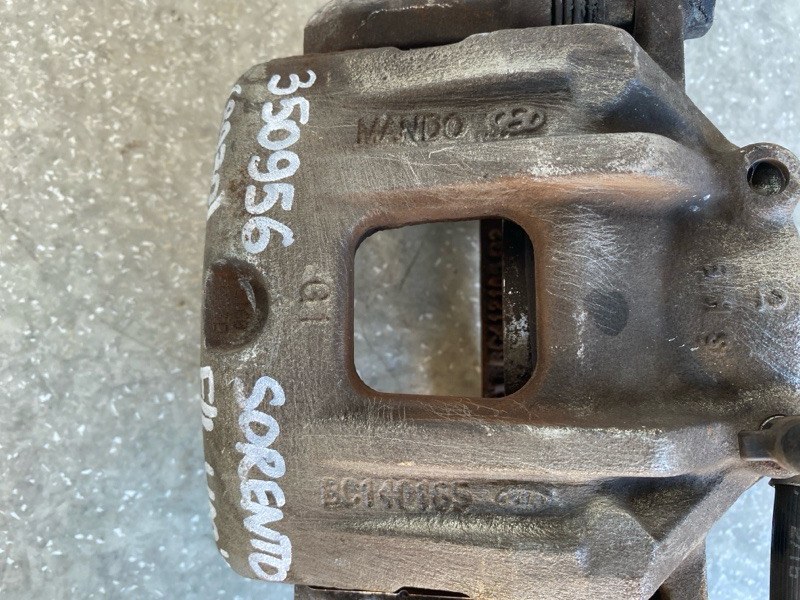 Суппорт тормозной передний левый SORENTO UM 14- 2015 2.4 G4KJ