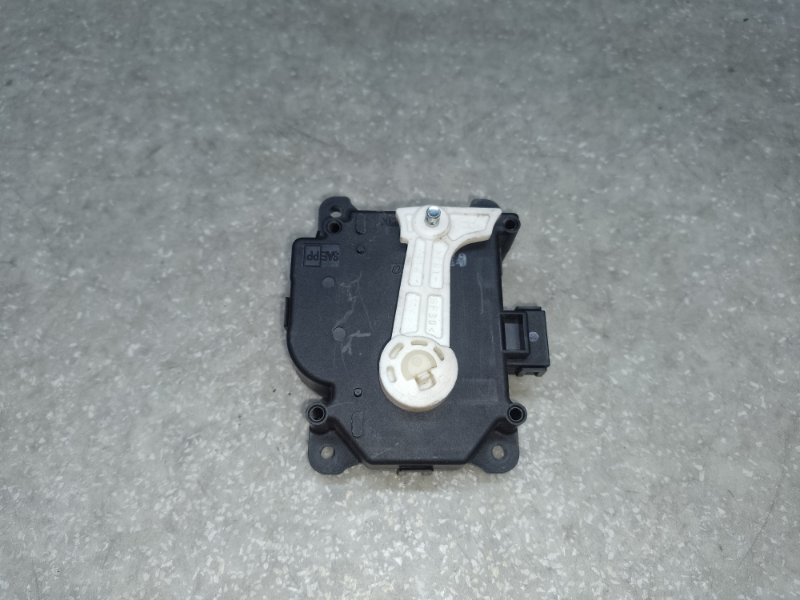 Моторчик заслонки печки TOYOTA CAMRY 55 14-17 2.5 2ARFE