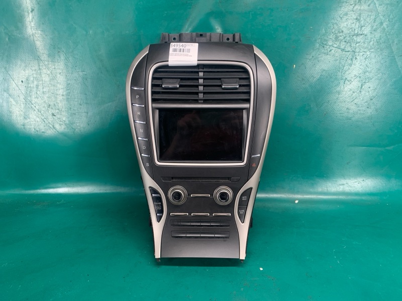 Запчасть накладка торпедо под магнитолу LINCOLN MKX 16-18 2016 3.7 C37PDED FA1Z-18842-DA Б/У Накладка торпедо под магнитолу LINCOLN MKX 16-18 2016 3.7 C37PDED FA1Z-18842-DA Б/У