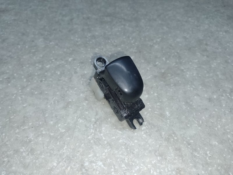 Кнопка стеклоподъемника задняя NISSAN X-TRAIL/ROGUE T32 13-20 25411-4CE0A Б/У