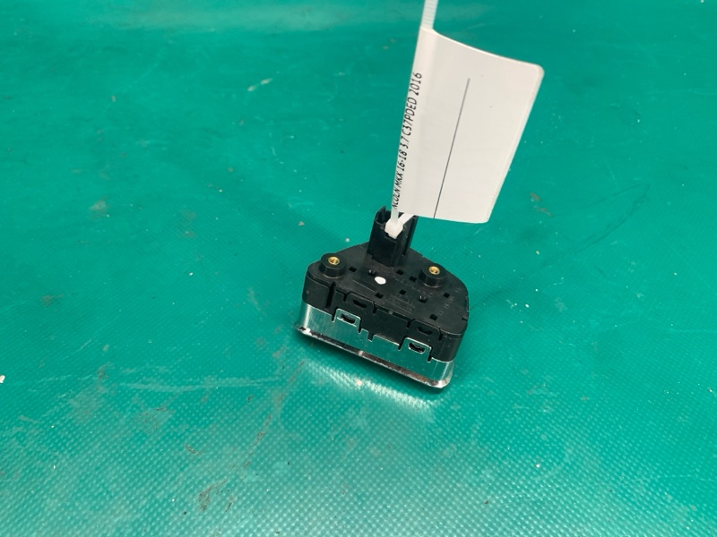 Кнопки на руль LINCOLN MKX 16-18 3.7 C37PDED Кнопки на руль LINCOLN MKX 16-18 3.7 C37PDED