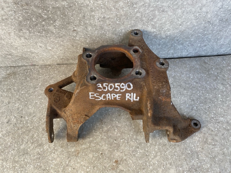 Запчасть цапфа левая FORD ESCAPE 12-19 2014 T20HDTX CV6Z-5A969-G Б/У Цапфа левая FORD ESCAPE 12-19 2014 T20HDTX CV6Z-5A969-G Б/У