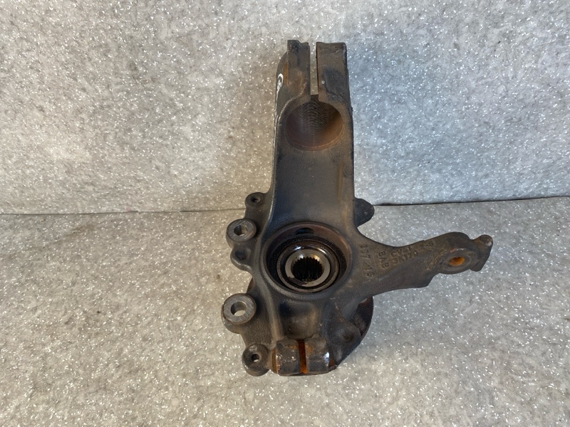 Кулак поворотный правый FORD FOCUS 10-18 2016 C20HDTX 2.0L EcoBoost CV6Z-3K185-C Б/У