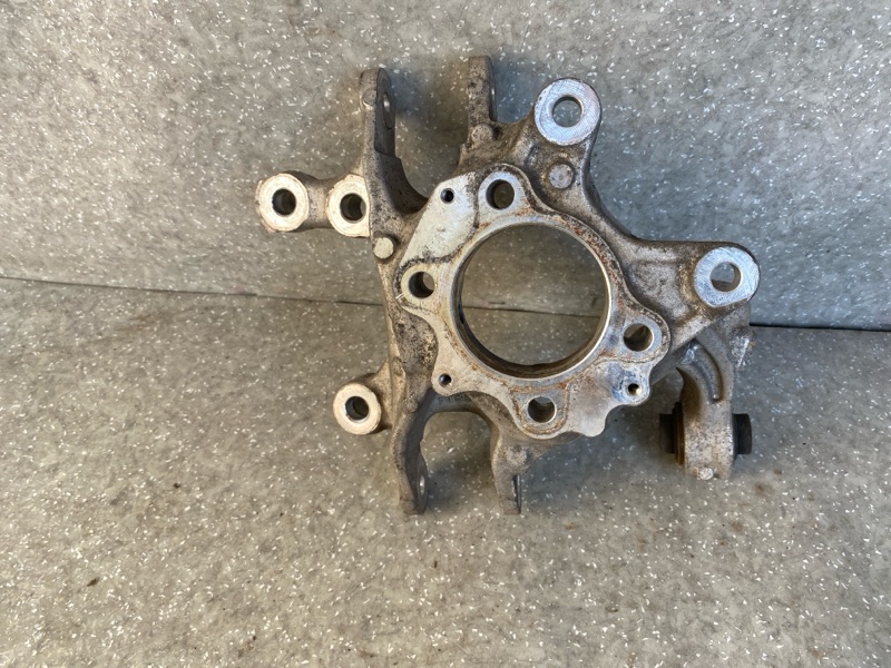 Цапфа левая HONDA CIVIC FC/FK 15- 2019 2.0L 4 52215-TBA-A00 Б/У