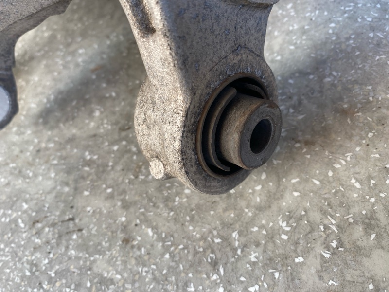 Цапфа левая HONDA CIVIC FC/FK 15- 2.0L 4