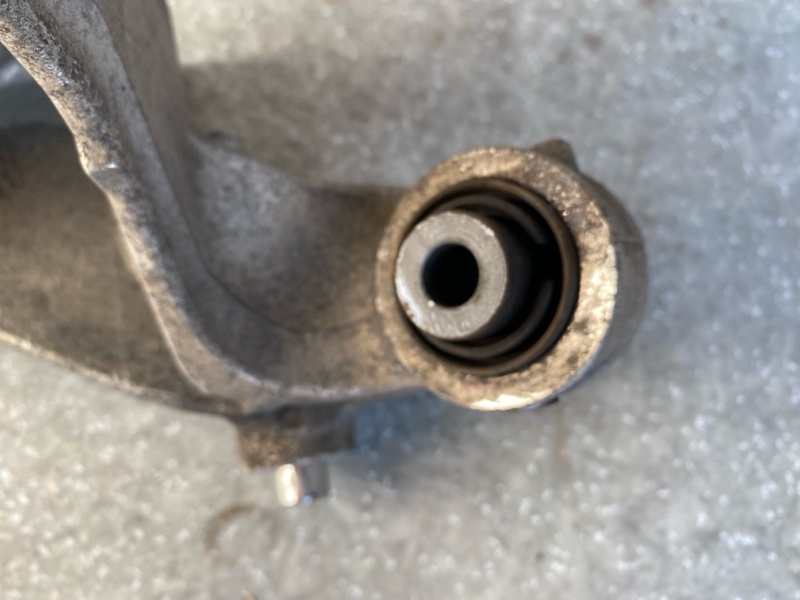 Цапфа левая CIVIC FC/FK 15- 2019 2.0L 4