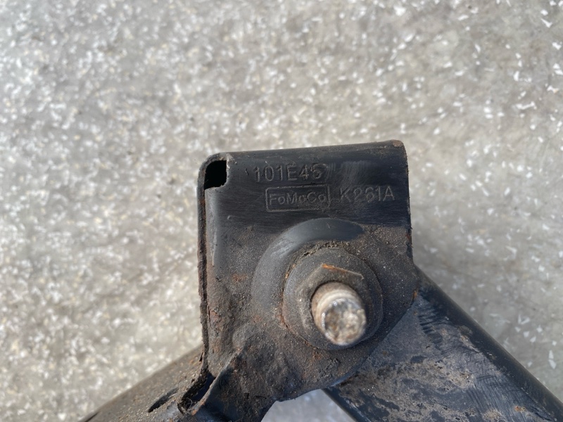 Кронштейн левый ESCAPE 12-19 2014 T20HDTX