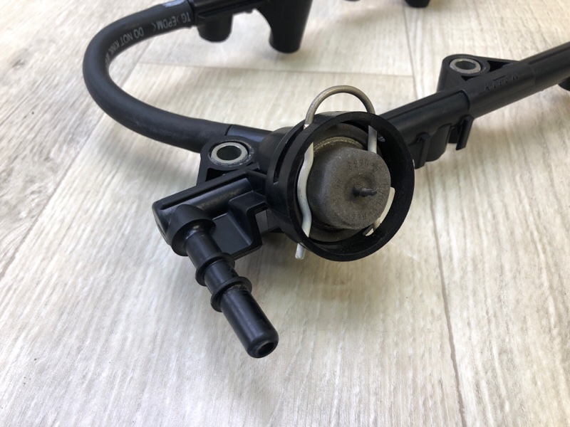 Топливная рейка VENZA 09-16 2013 3.5 2GR-FE