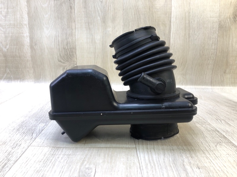 Резонатор воздушного фильтра TOYOTA VENZA 09-16 2013 3.5 2GR-FE 17881-0P070 Б/У