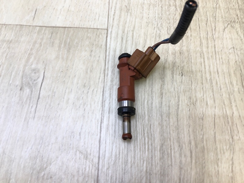 Запчасть форсунка топливная TOYOTA VENZA 09-16 2013 3.5 2GR-FE 23209-0P040 Б/У Форсунка топливная TOYOTA VENZA 09-16 2013 3.5 2GR-FE 23209-0P040 Б/У