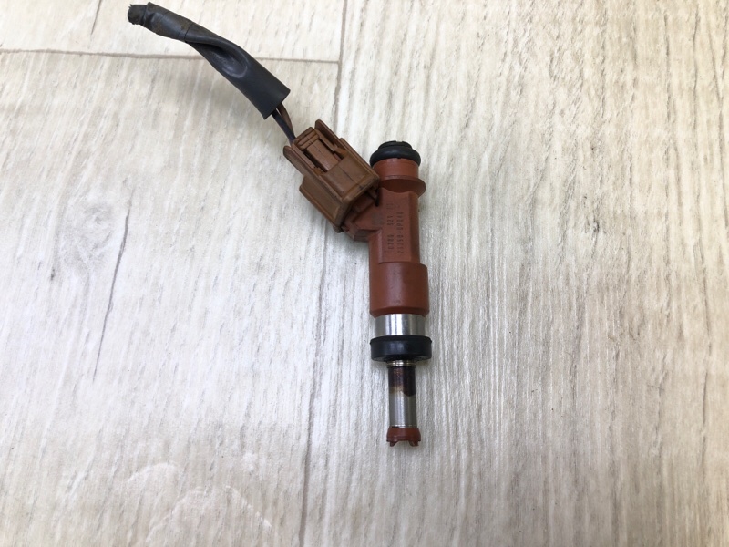 Запчасть форсунка топливная TOYOTA VENZA 09-16 2013 3.5 2GR-FE 23209-0P040 Б/У Форсунка топливная TOYOTA VENZA 09-16 2013 3.5 2GR-FE 23209-0P040 Б/У