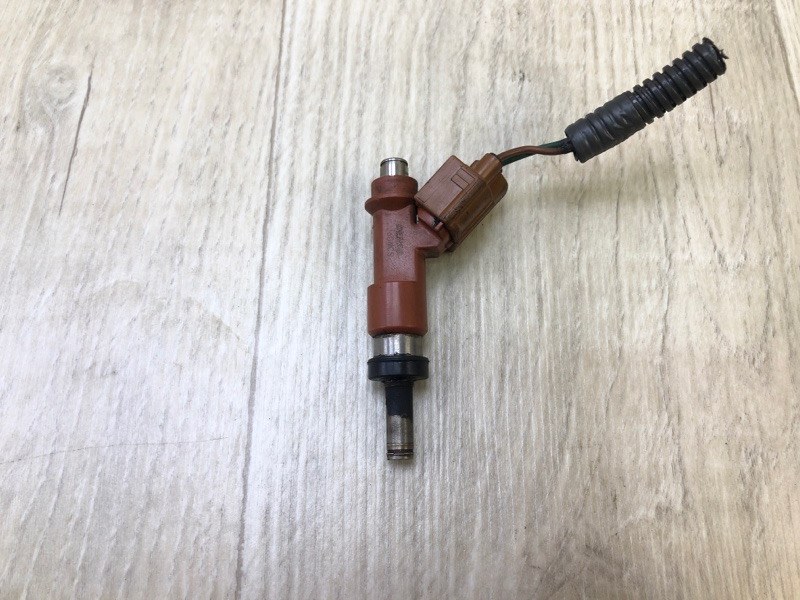 Форсунка топливная TOYOTA VENZA 09-16 2013 3.5 2GR-FE 23209-0P040 Б/У