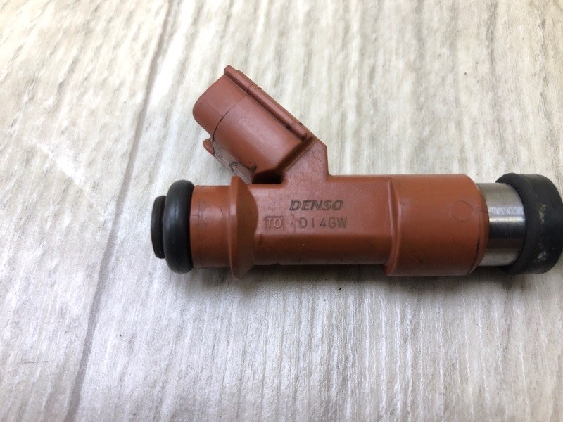 Форсунка топливная VENZA 09-16 2013 3.5 2GR-FE