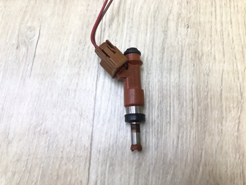 Форсунка топливная TOYOTA VENZA 09-16 2013 3.5 2GR-FE 23209-0P040 Б/У