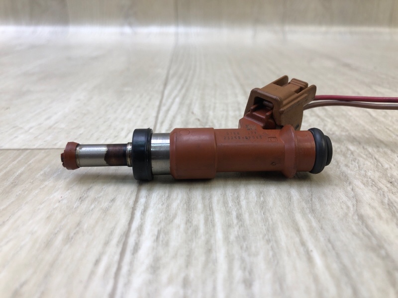 Форсунка топливная VENZA 09-16 2013 3.5 2GR-FE