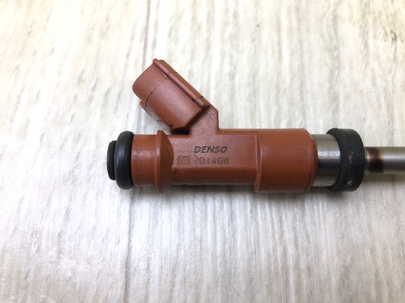 Форсунка топливная VENZA 09-16 2013 3.5 2GR-FE