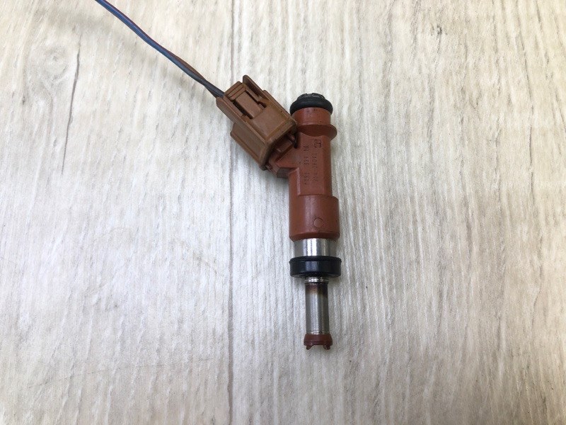 Форсунка топливная TOYOTA VENZA 09-16 2013 3.5 2GR-FE 23209-0P040 Б/У