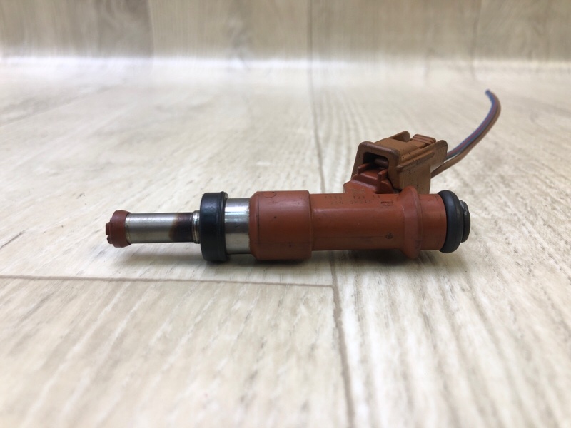 Форсунка топливная VENZA 09-16 2013 3.5 2GR-FE