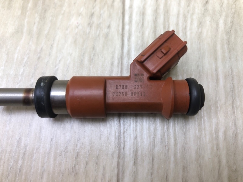 Форсунка топливная VENZA 09-16 2013 3.5 2GR-FE