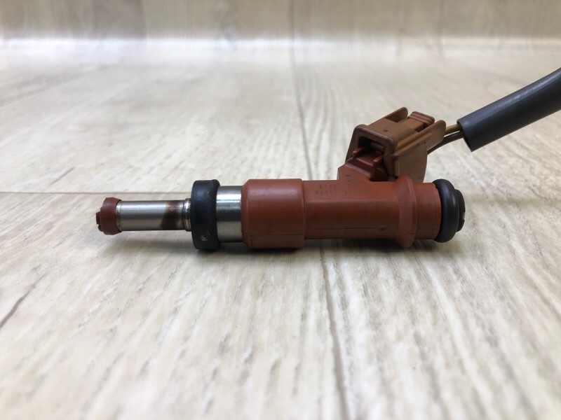 Форсунка топливная VENZA 09-16 2013 3.5 2GR-FE