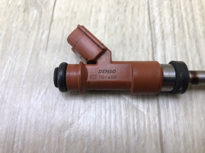 Форсунка топливная VENZA 09-16 2013 3.5 2GR-FE