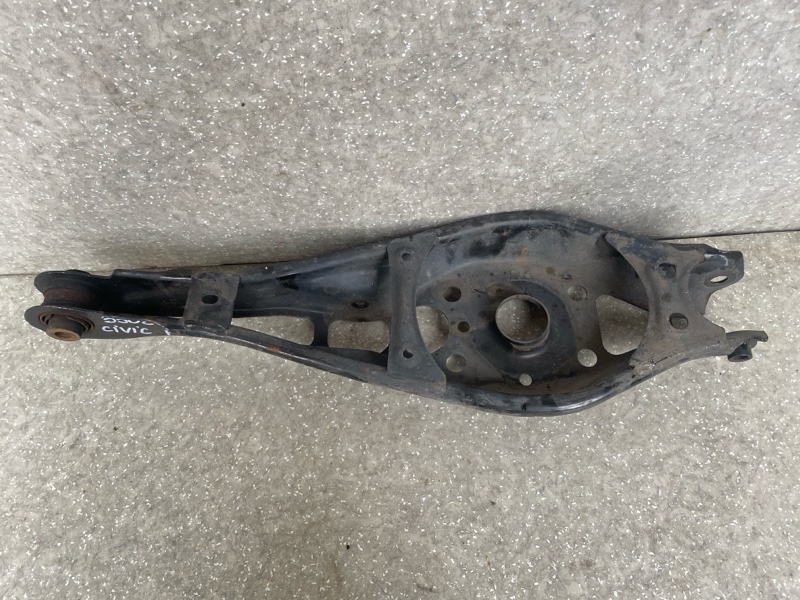 Рычаг задней подвески поперечный нижний левый CIVIC FC/FK 15- 2019 2.0L 4 Рычаг задней подвески поперечный нижний левый CIVIC FC/FK 15- 2019 2.0L 4