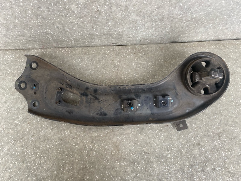 Рычаг задней подвески продольный левый SORENTO UM 14- 2015 2.4 G4KJ