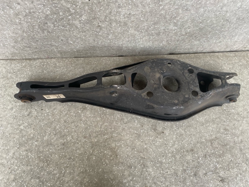 Рычаг задней подвески поперечный нижний правый HONDA CIVIC FC/FK 15- 2019 2.0L 4 52350-TBA-A01 Б/У