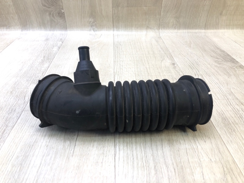 Патрубок воздушного фильтра TOYOTA COROLLA 150 06-13 2011 1.8 2ZRFE 17881-0T040 Б/У