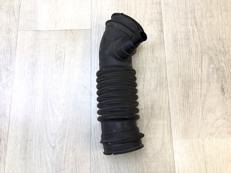 Патрубок воздушного фильтра TOYOTA COROLLA 150 06-13 1.8 2ZRFE