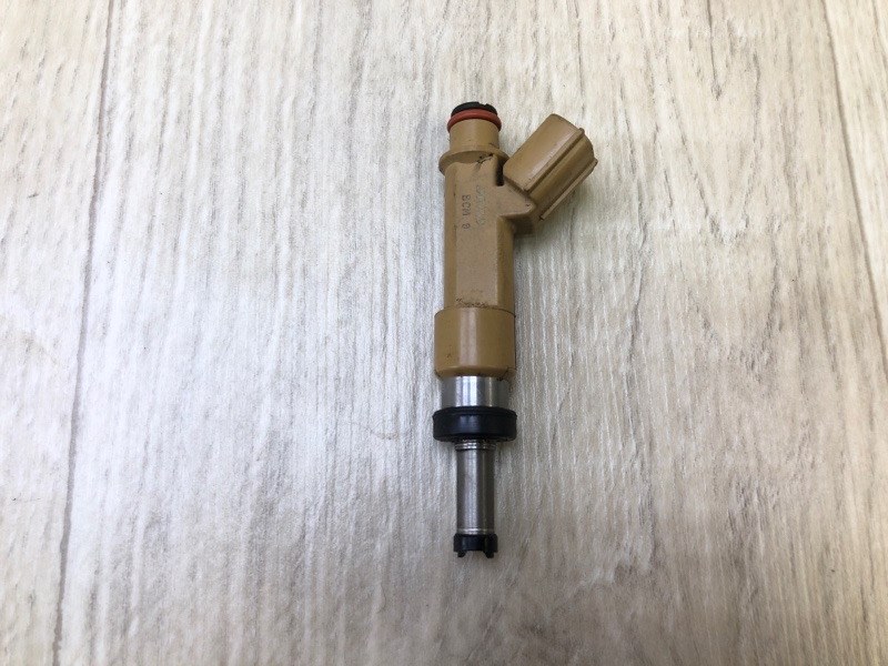 Запчасть форсунка топливная TOYOTA COROLLA 150 06-13 2011 1.8 2ZRFE 23209-09140 Б/У Форсунка топливная TOYOTA COROLLA 150 06-13 2011 1.8 2ZRFE 23209-09140 Б/У