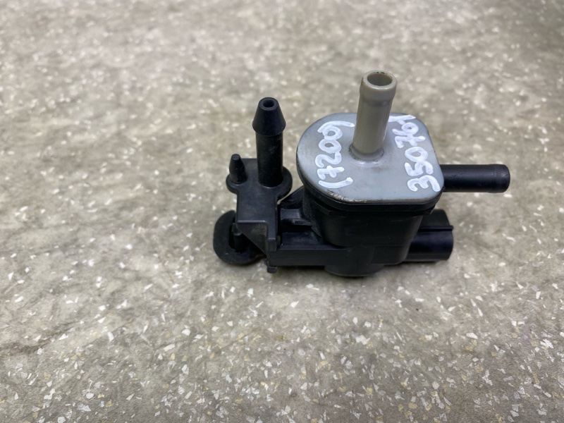 Запчасть клапан электромагнитный (вакуумный) TOYOTA RAV4 05-12 2006 2.4 2AZFE 25860-28140 Б/У Клапан электромагнитный (вакуумный) TOYOTA RAV4 05-12 2006 2.4 2AZFE 25860-28140 Б/У