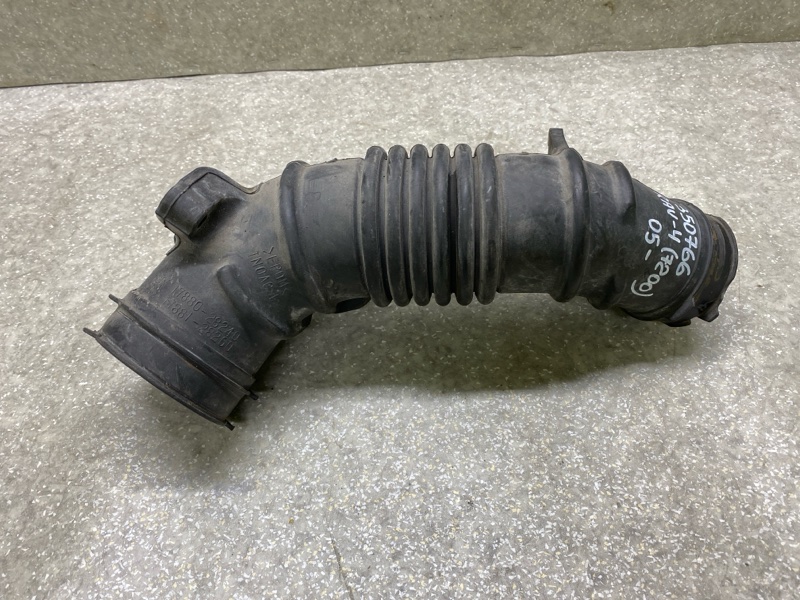 Патрубок воздушного фильтра TOYOTA RAV4 05-12 2006 2.4 2AZFE 17880-28240 Б/У